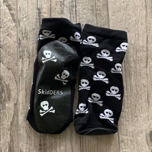 NWOT skiders skull socks